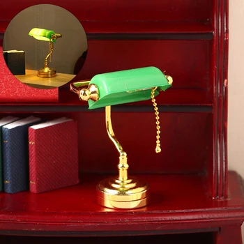 1:12 domček pre bábiky Miniatúrne Stolná Lampa LED Lampa Zelená Poštár Svetlo Osvetlenie Domov Nábytok Model Dekor Hračka Bábika Dom Príslušenstvo
