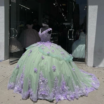 Zelená tvaru Quinceanera Šaty Čipky Appliques 3DFlower bez Rukávov Lištovanie plesové Šaty Off Ramenný 15 rokov šaty Sweet 16 Ples